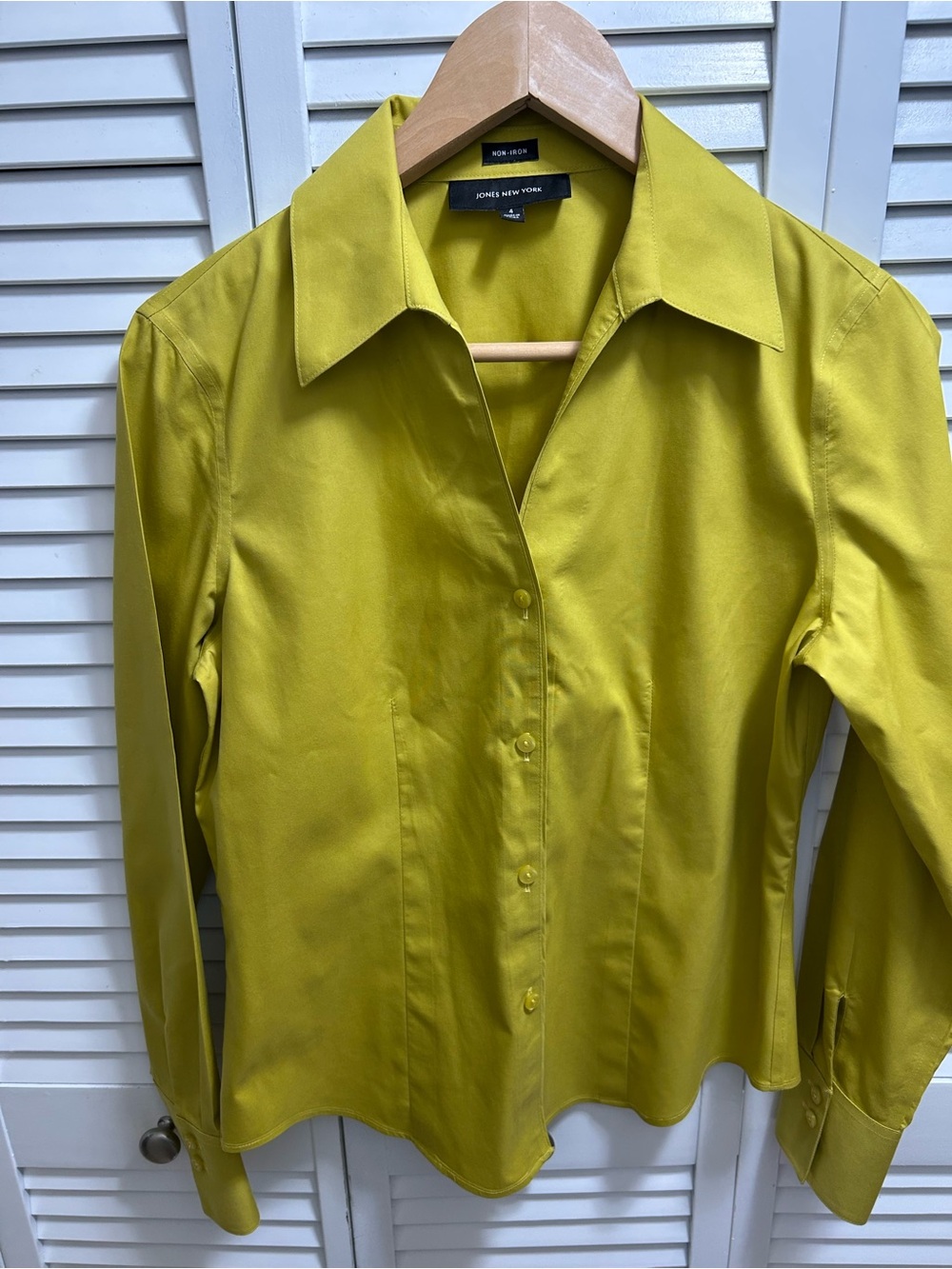 Jones New York Bright Chartreuse Button-Front Blouse Size 4